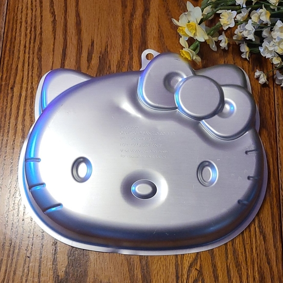 Wilton Hello Kitty cake pan